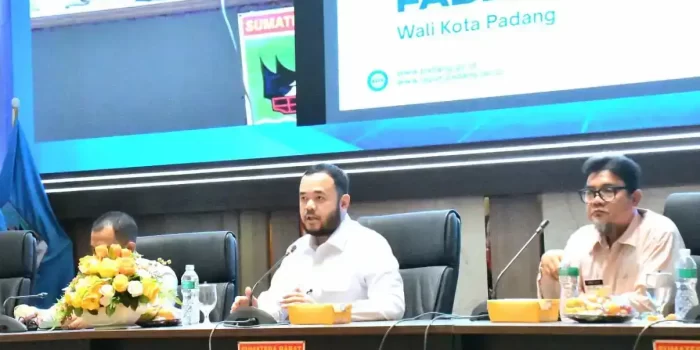 padang-jadi-contoh,-wali-kota-uraikan-pengelolaan-call-center-112-di-rakor-smart-city-sumbar