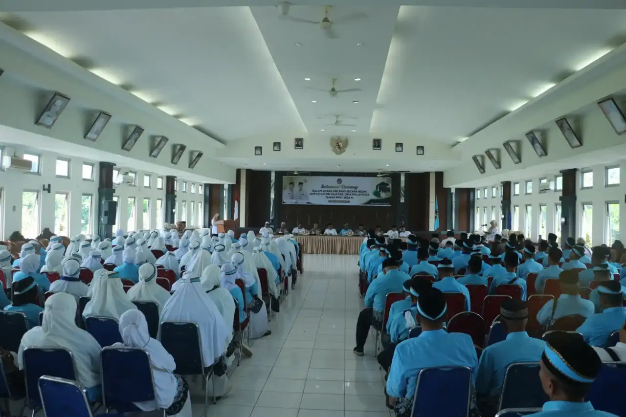 bupati-safni-lepas-keberangkatan-202-orang-calon-jamaah-haji-kabupaten-limapuluh-kota