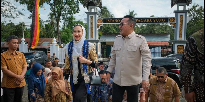 menpar-dorong-promosi-istano-basa-pagaruyung-jadi-destinasi-ikonik