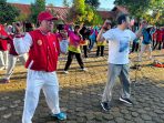 semangat-hardiknas,-rahmat-saleh-senam-bareng-ibu-ibu-di-limau-manis
