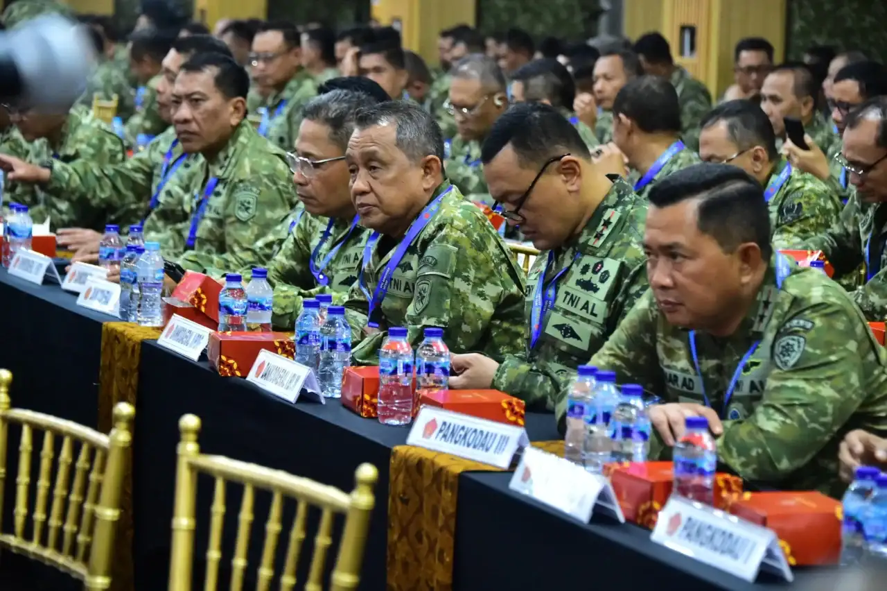 dankodaeral-ii-hadiri-apel-komandan-satuan-tni-tahun-2026-di-universitas-pertahanan