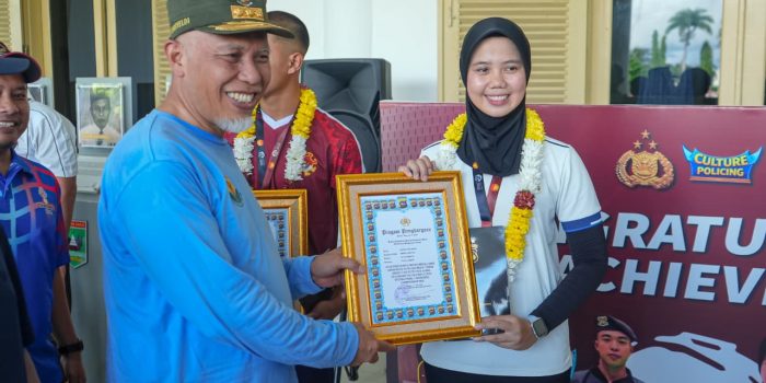 sambut-atlet-polda-sumbar-berprestasi,-gubernur-mahyeldi:-pembinaan-harus-terus-ditingkatkan