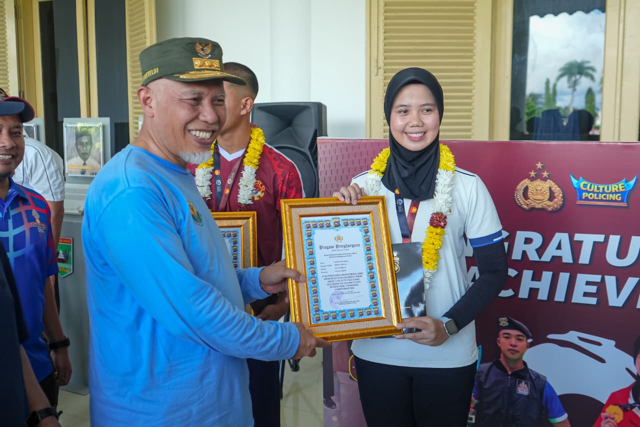 sambut-atlet-polda-sumbar-berprestasi,-gubernur-mahyeldi:-pembinaan-harus-terus-ditingkatkan