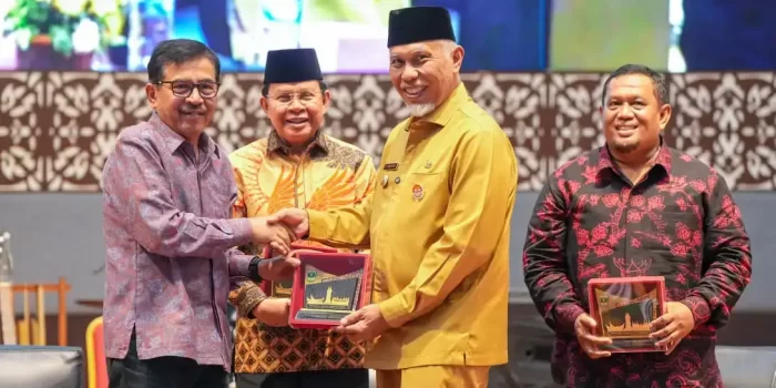 seminar-nasional-rahmah-el-yunusiyyah,-gubernur-mahyeldi-:-penting-menghidupkan-kembali-nilai-pendidikan-berbasis-keluarga