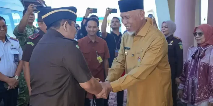 gubernur-mahyeldi-sambut-kajati-sumbar-baru-dedie-tri-hariyadi-di-bim