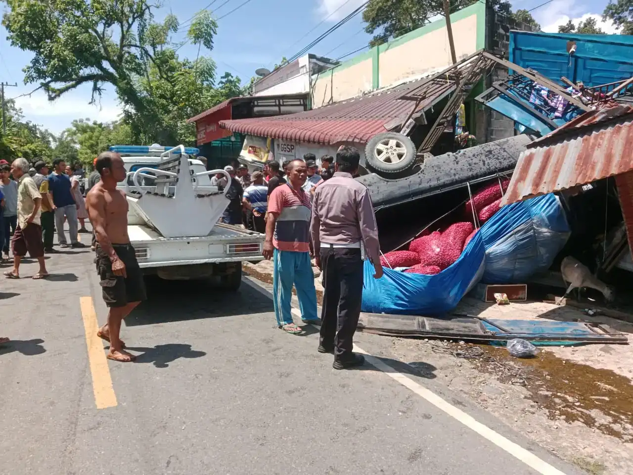 mobil-l-300-tabrak-sepeda-motor-di-nagari-limau-purut-tapan,-dua-orang-meninggal-dunia mobil-l-300-tabrak-sepeda-motor-di-nagari-limau-purut-tapan,-dua-orang-meninggal-dunia
