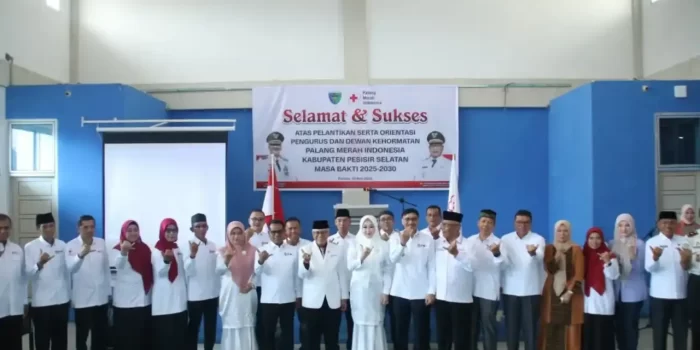 pmi-pessel-dilantik,-bupati-hendrajoni-:-penguatan-pmi-penting-dalam-kesiapsiagaan-bencana