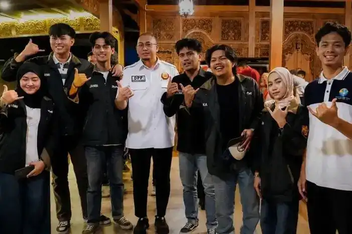 andre-rosiade-siapkan-10-bus-gratis-untuk-mahasiswa-minang