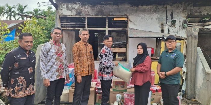 pemkab-dharmasraya-salurkan-bantuan-korban-kebakaran-di-pulau-punjung