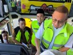 lepas-jch-kloter-14-embarkasi-padang,-andre-rosiade-beri-tambahan-uang-saku-100-riyal-per-jamaah