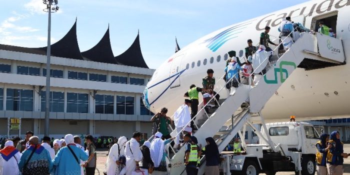 kloter-14-tutup-pemberangkatan-haji-embarkasi-padang-2026