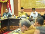 rapat-kneks,-gubernur-mahyeldi:-paparkan-progres-pengembangan-ekonomi-dan-keuangan-syariah-di-sumbar