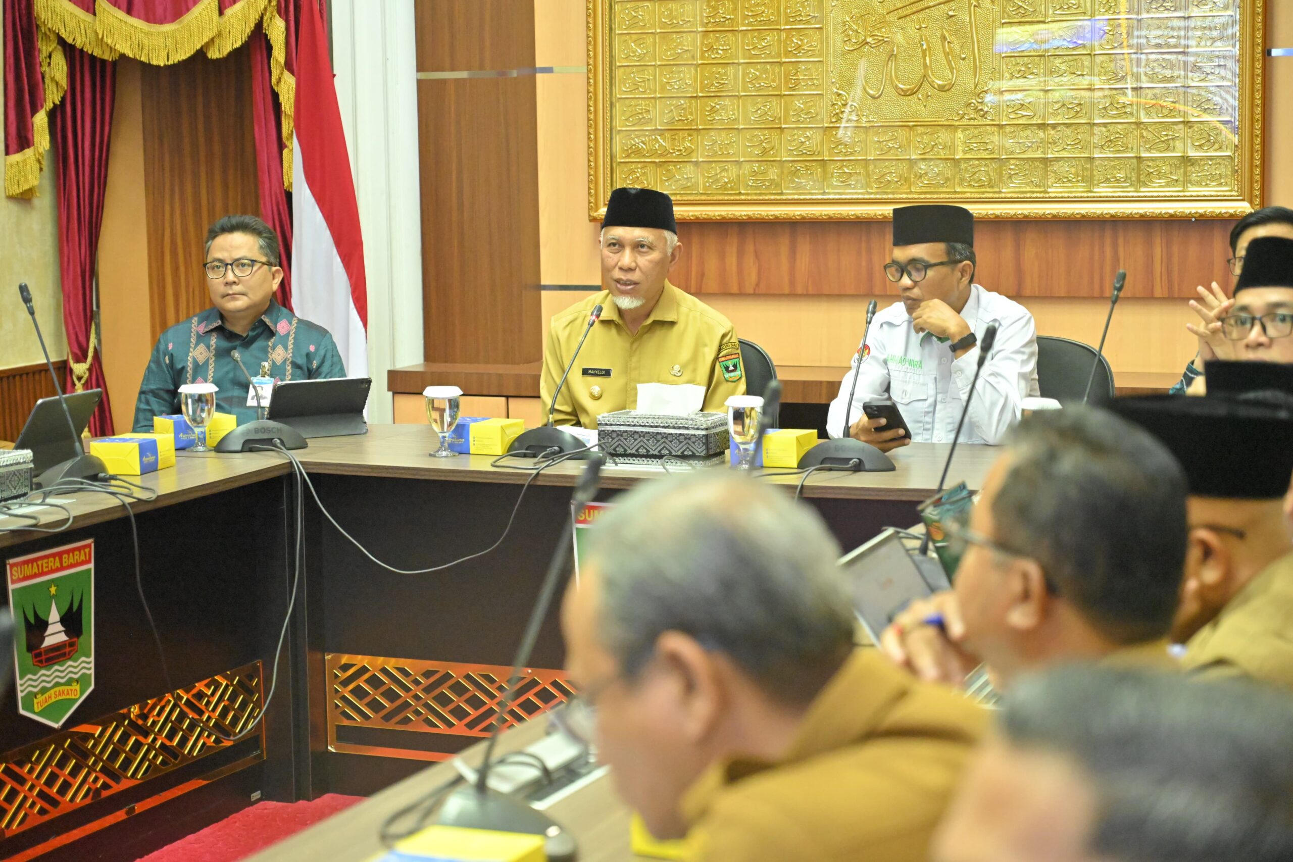 rapat-kneks,-gubernur-mahyeldi:-paparkan-progres-pengembangan-ekonomi-dan-keuangan-syariah-di-sumbar rapat-kneks,-gubernur-mahyeldi:-paparkan-progres-pengembangan-ekonomi-dan-keuangan-syariah-di-sumbar