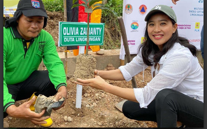 kembali-ke-tanah-leluhur-bonjol,-rano-karno-disambut-tari-pasambahan
