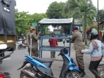 satpol-pp-padang-bongkar-lapak-pkl-di-sejumlah-titik satpol-pp-padang-bongkar-lapak-pkl-di-sejumlah-titik