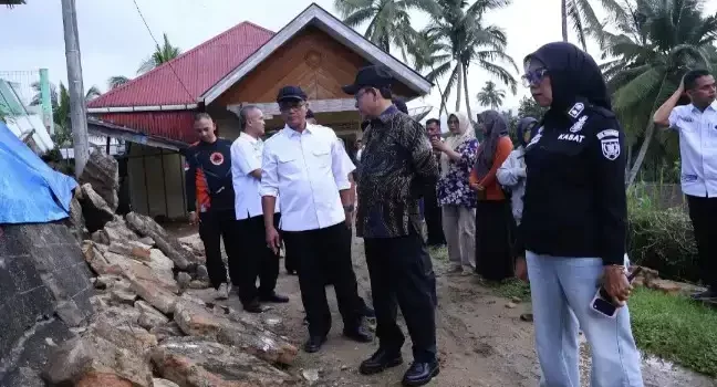 wali-kota-payakumbuh-zulmaeta-tinjau-titik-terdampak-banjir-dan-longsor