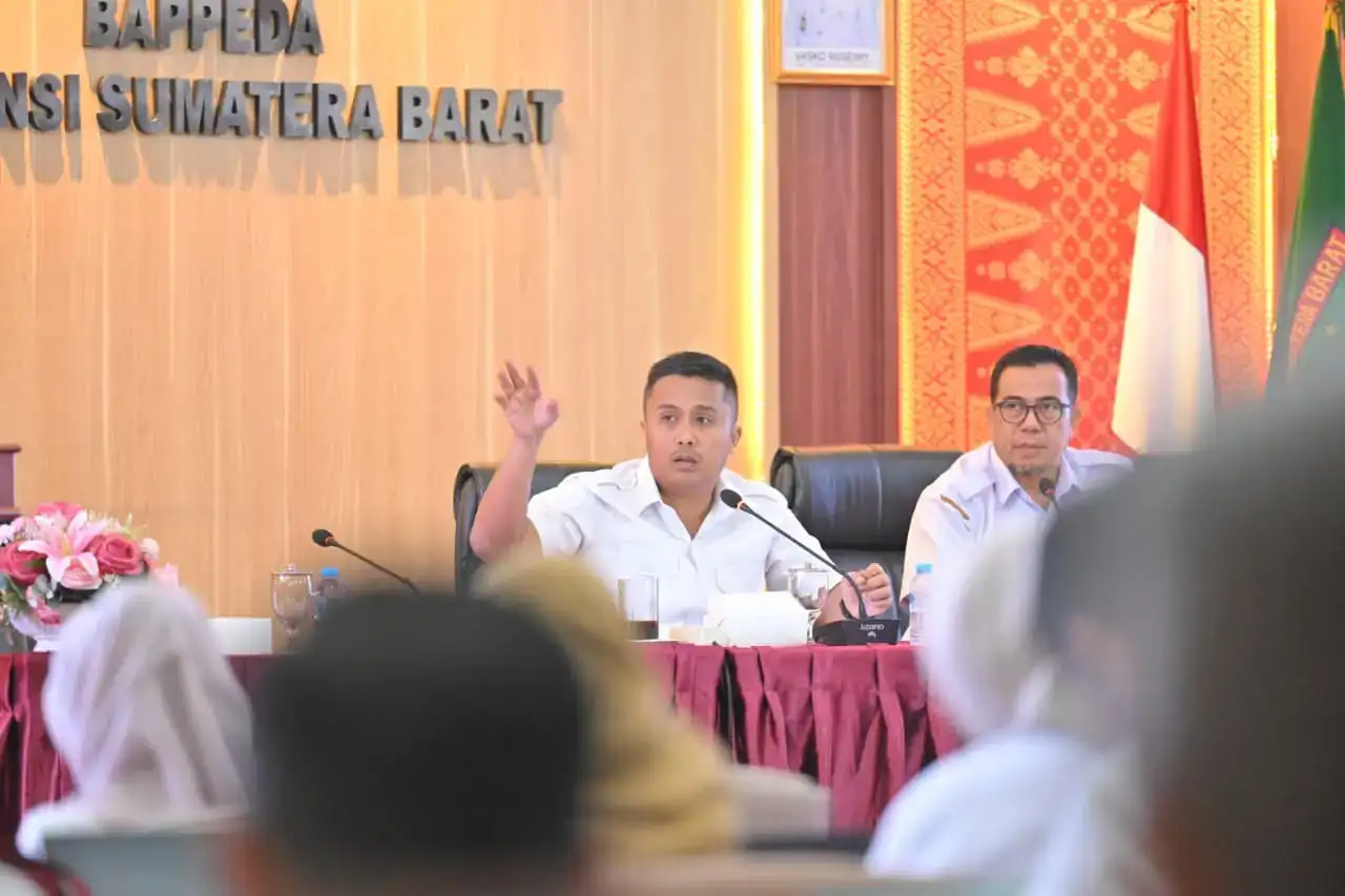 wagub-vasko-minta-opd-jemput-bola-untuk-percepat-pembangunan-sumbar wagub-vasko-minta-opd-jemput-bola-untuk-percepat-pembangunan-sumbar