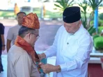 gubernur-mahyeldi-sambut-kedatangan-menaker-ri-di-bim