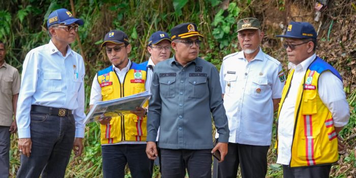 gubernur-mahyeldi-dampingi-menteri-pu-tinjau-normalisasi-batang-tompo-sitangkai