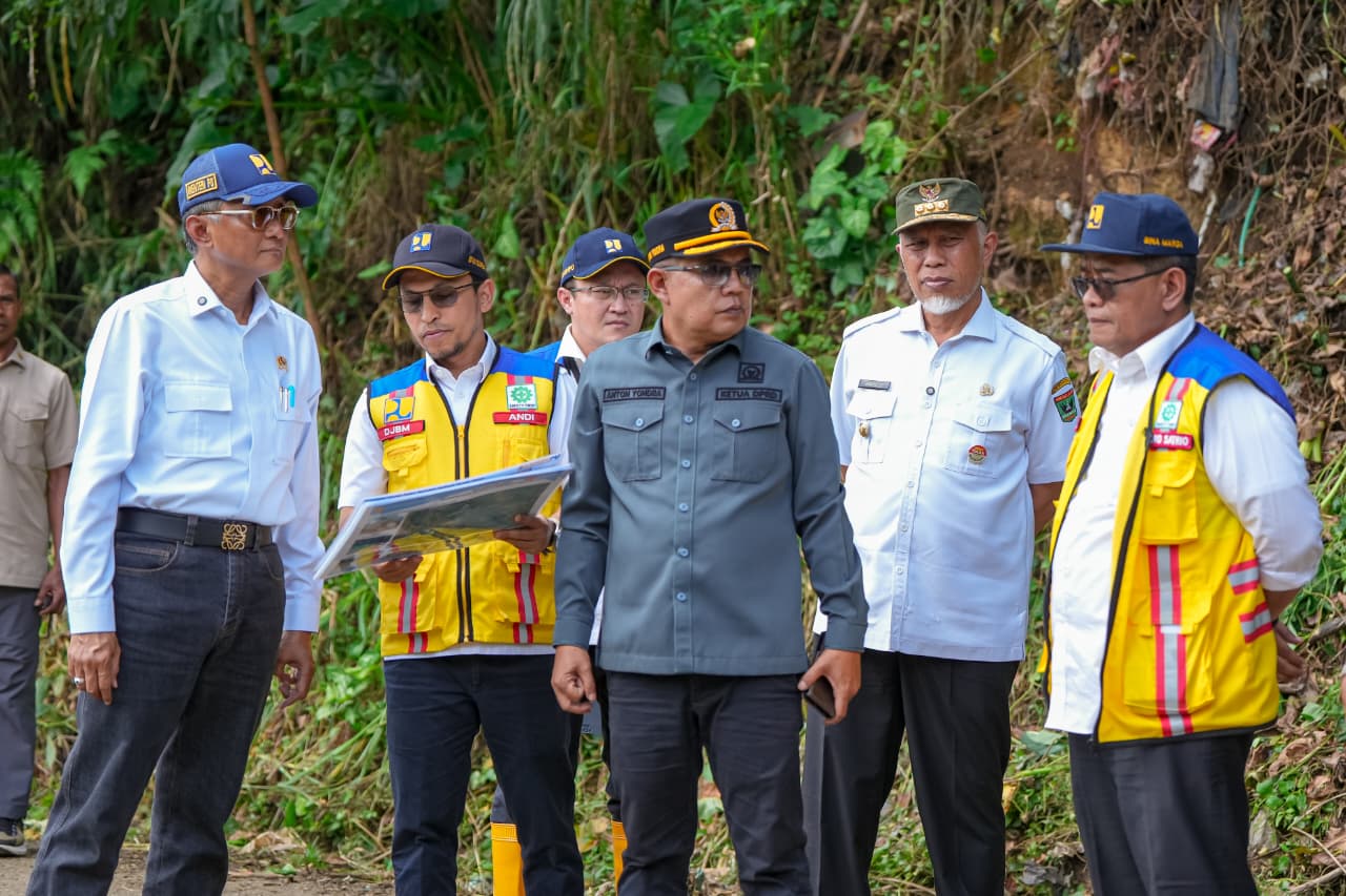 gubernur-mahyeldi-dampingi-menteri-pu-tinjau-normalisasi-batang-tompo-sitangkai gubernur-mahyeldi-dampingi-menteri-pu-tinjau-normalisasi-batang-tompo-sitangkai