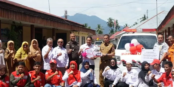 pt-jasa-raharja-bantu-pmi-kota-payakumbuh-satu-unit-mobil-ambulans