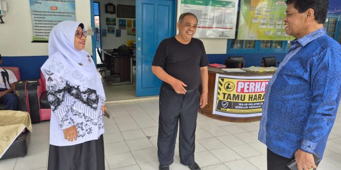 makdang -jupri-tinjau-pembangunan-ruang-bk-smpn-6-dari-hasil-pokirnya