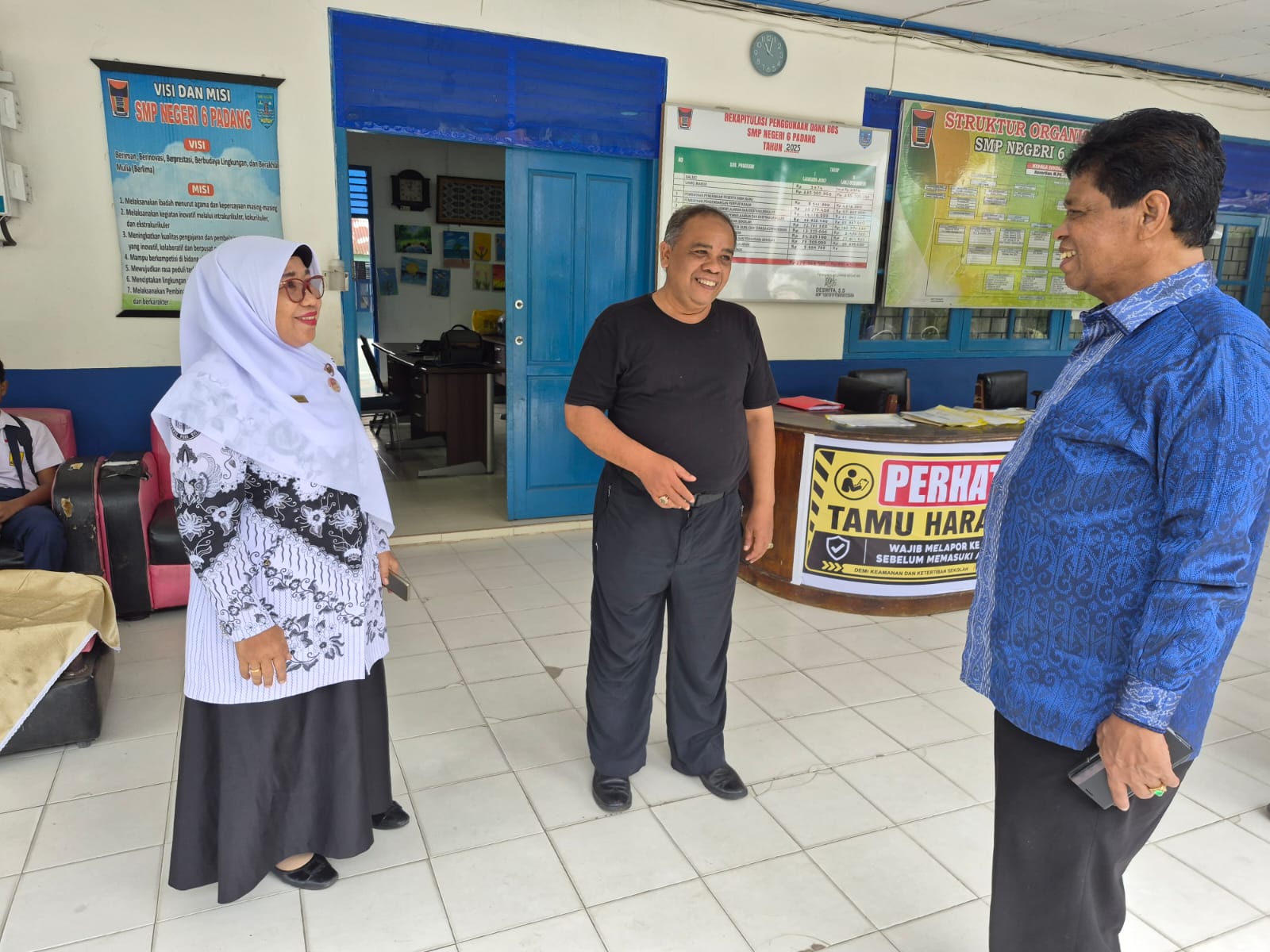 makdang -jupri-tinjau-pembangunan-ruang-bk-smpn-6-dari-hasil-pokirnya makdang -jupri-tinjau-pembangunan-ruang-bk-smpn-6-dari-hasil-pokirnya