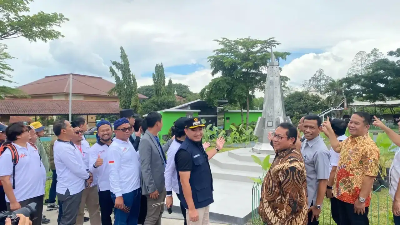 monumen-media-siber-dipercantik,-smsi-apresiasi-gerak-cepat-wali-kota-cilegon monumen-media-siber-dipercantik,-smsi-apresiasi-gerak-cepat-wali-kota-cilegon