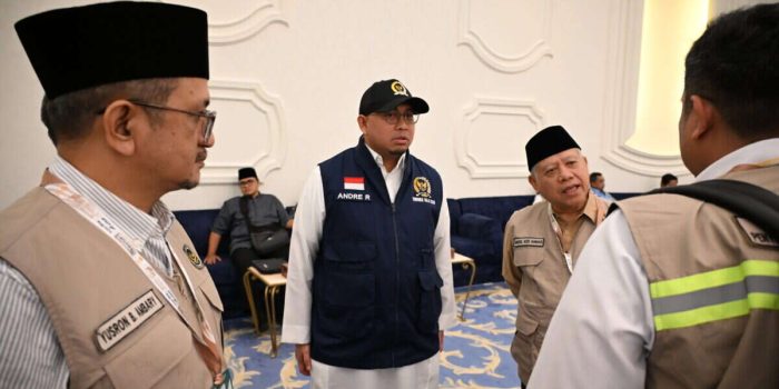 Anggota Tim Pengawas (Timwas) Haji DPR RI, Andre Rosiade dalam rapat kerja persiapan puncak haji antara Timwas DPR RI dan Amirul Hajj di Al-Qimmah Hall, Makkah, Minggu (24/5/2026). Foto: Andri/Sari