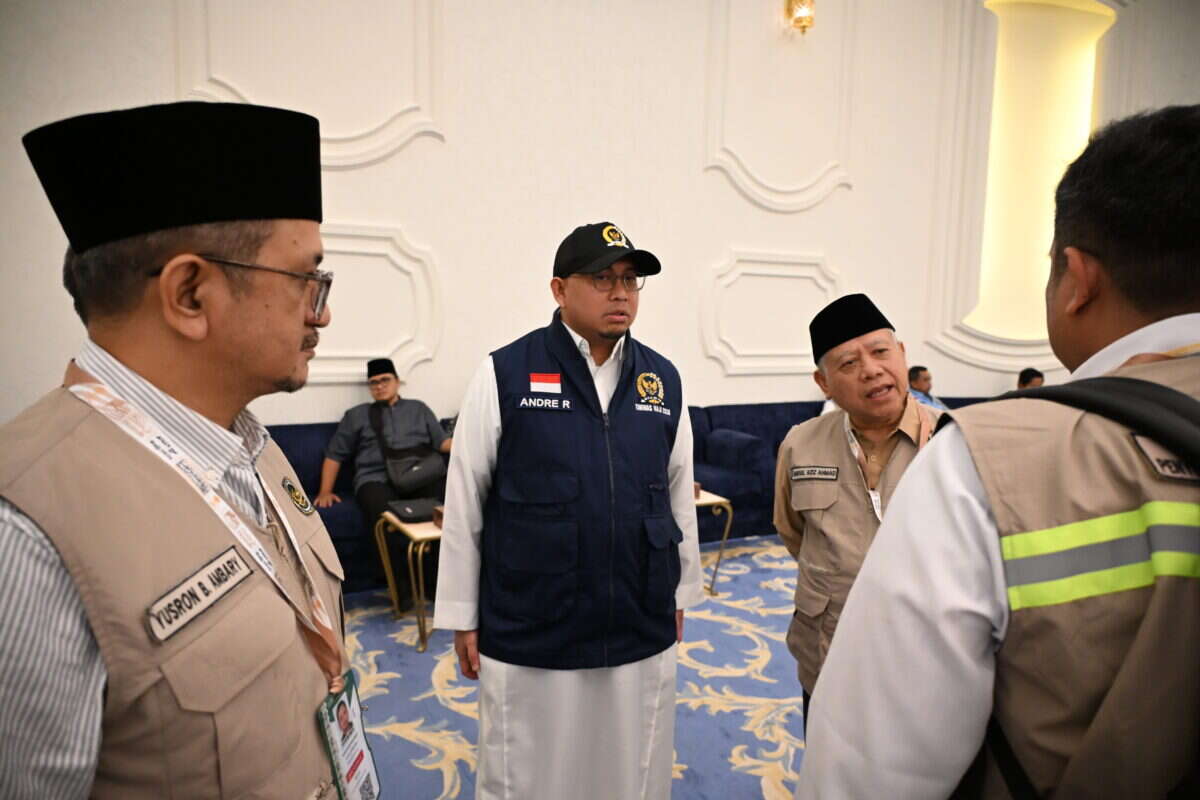Anggota Tim Pengawas (Timwas) Haji DPR RI, Andre Rosiade dalam rapat kerja persiapan puncak haji antara Timwas DPR RI dan Amirul Hajj di Al-Qimmah Hall, Makkah, Minggu (24/5/2026). Foto: Andri/Sari Anggota Tim Pengawas (Timwas) Haji DPR RI, Andre Rosiade dalam rapat kerja persiapan puncak haji antara Timwas DPR RI dan Amirul Hajj di Al-Qimmah Hall, Makkah, Minggu (24/5/2026). Foto: Andri/Sari