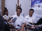 Kementerian Dalam Negeri (Kemendagri) melalui Direktorat Jenderal (Ditjen) Kependudukan dan Pencatatan Sipil (Dukcapil) terus memperluas pemanfaatan Identitas Kependudukan Digital (IKD) dalam berbagai layanan publik. Kementerian Dalam Negeri (Kemendagri) melalui Direktorat Jenderal (Ditjen) Kependudukan dan Pencatatan Sipil (Dukcapil) terus memperluas pemanfaatan Identitas Kependudukan Digital (IKD) dalam berbagai layanan publik.