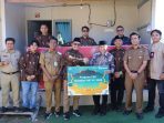 Penyerahan 1 Ekor Sapi Program Corporate Social Responsibility (CSR) Idul Adha 1447 Hijriah dari Telkomsel di Huntara Kecamatan Pauh, Kota Padang, Selasa (26/5/2026). Foto : Istimewa