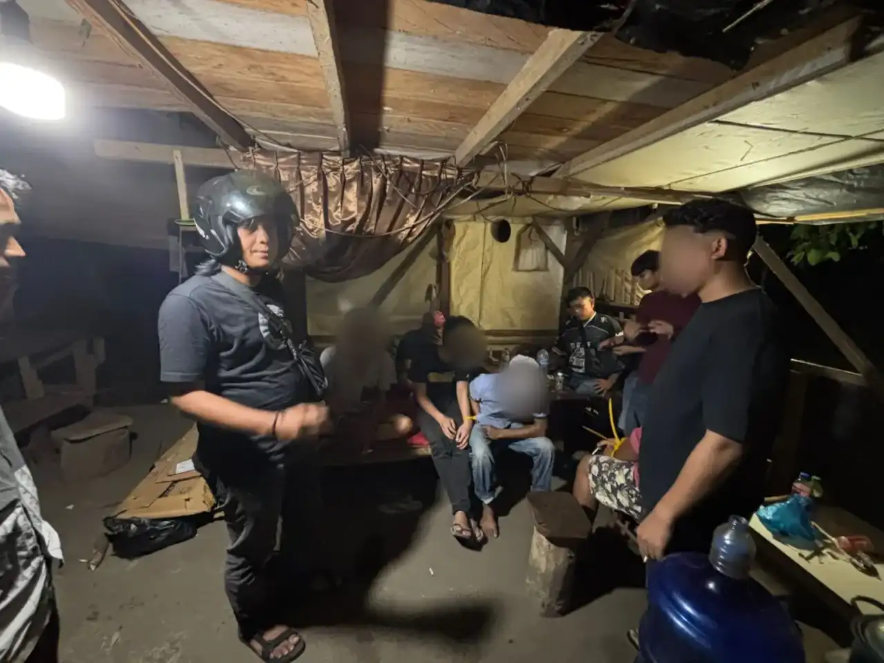 polres-pasbar-tangkap-empat-pria-usai-pesta-sabu polres-pasbar-tangkap-empat-pria-usai-pesta-sabu