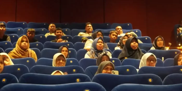 70-anak-disabilitas-padang-panjang-nobar-di-bioskop