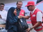 pmi-sumbar-salurkan-1.500-paket-school-kit-untuk-anak-anak-terdampak-bencana-di-agam,-pesisir-selatan-dan-tanah-datar