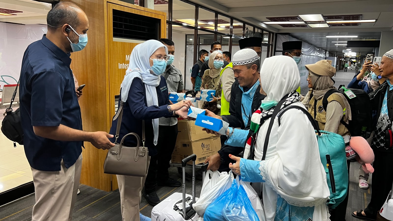 sambut-jemaah-haji-di-bim,-imelda-sari-minta-layanan-fast-track-diterapkan-di-lebih-banyak-bandara