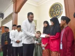 wako-fadly-amran-serahkan-reward-subuh-mubarakah-di-masjid-as-salam-dangau-teduh