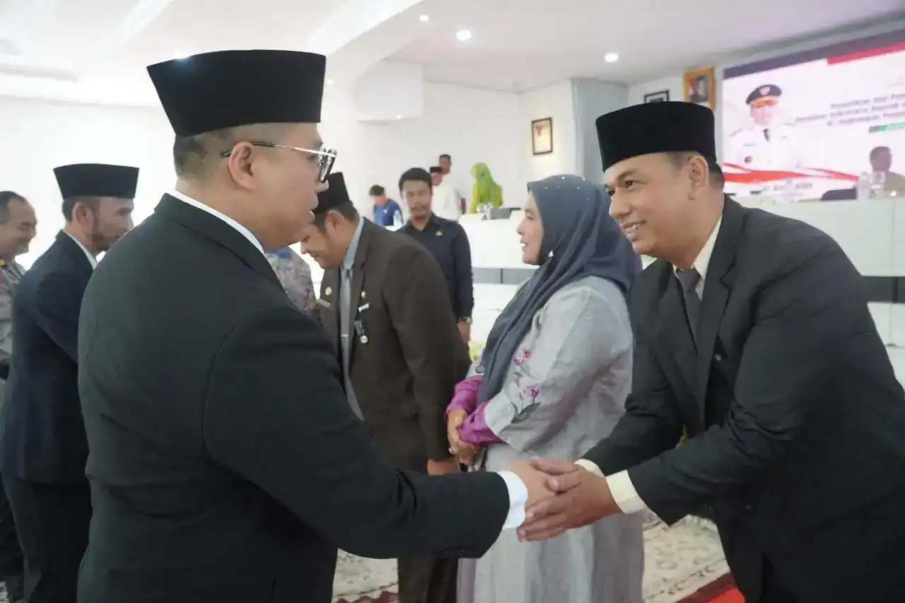wali-kota-padang-panjang-lantik-penjabat-sekda-dan-pejabat-baru wali-kota-padang-panjang-lantik-penjabat-sekda-dan-pejabat-baru