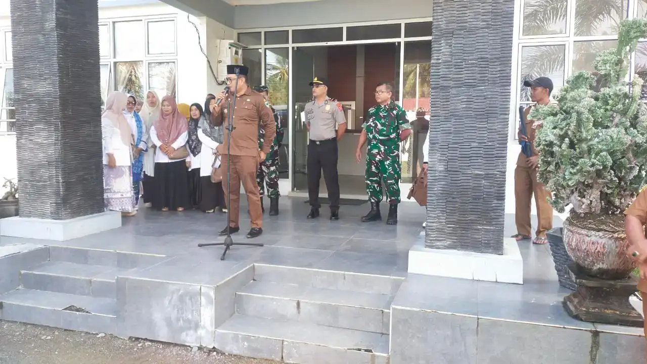 camat-bayang-yuhendro-lepas-pawai-ta’aruf-sambut-1-muharam-1448-h camat-bayang-yuhendro-lepas-pawai-ta’aruf-sambut-1-muharam-1448-h