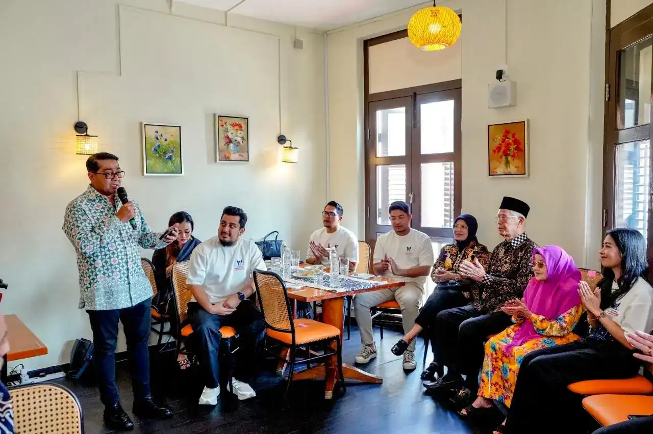 menkraf-resmikan-restoran-sederhana-di-singapura menkraf-resmikan-restoran-sederhana-di-singapura