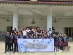 sekdaprov-arry-yuswandi-lepas-keberangkatan-kontingen-sumbar-menuju-pesparawi-nasional-xiv-di-papua