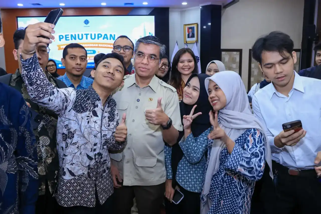 tingkatkan-daya-saing,-menaker-dorong-peserta-magang-nasional-ikuti-sertifikasi-kompetensi tingkatkan-daya-saing,-menaker-dorong-peserta-magang-nasional-ikuti-sertifikasi-kompetensi