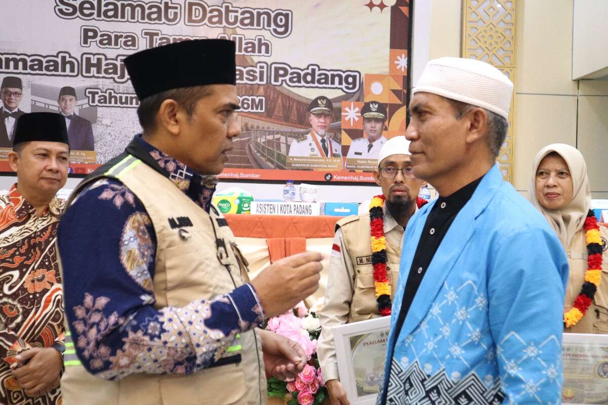 jemaah-haji-korban-banjir-terima-bantuan-dana-dari-pemerintah-uni-emirat-arab jemaah-haji-korban-banjir-terima-bantuan-dana-dari-pemerintah-uni-emirat-arab