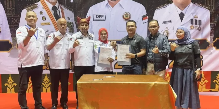 perkuat-ekonomi-perantau,-bank-nagari-teken-kerja-sama-strategis-dengan-ikm-dan-umkm-di-riau