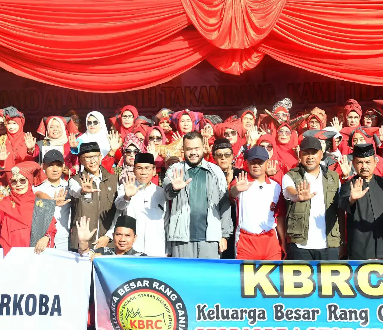 pemko-padang-bersama-elemen-masyarakat-deklarasikan-anti-lgbt-dan-narkoba pemko-padang-bersama-elemen-masyarakat-deklarasikan-anti-lgbt-dan-narkoba