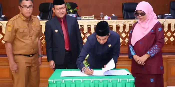 dprd-kota-payakumbuh-sahkan-empat-ranperda-jadi-perda