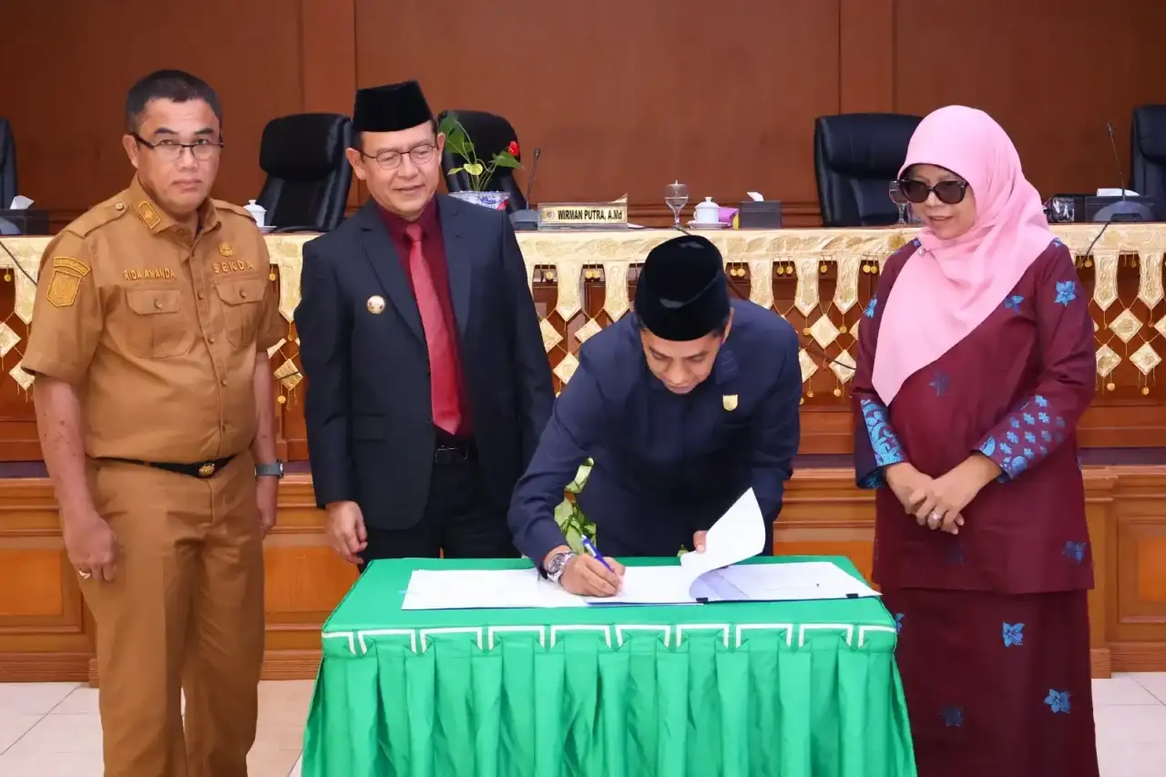 dprd-kota-payakumbuh-sahkan-empat-ranperda-jadi-perda dprd-kota-payakumbuh-sahkan-empat-ranperda-jadi-perda