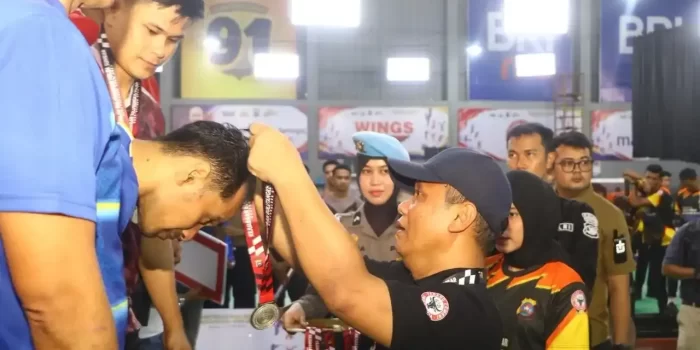 kapolda-sumbar-resmi-tutup-kejuaraan-bulu-tangkis-kapolda-cup-2026