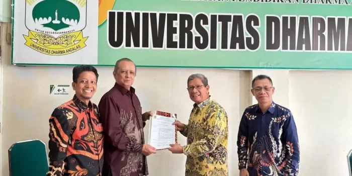 unidha-serahkan-sk-pejabat-struktural,-profesor-emeritus-dan-sk-purnabakti-dosen