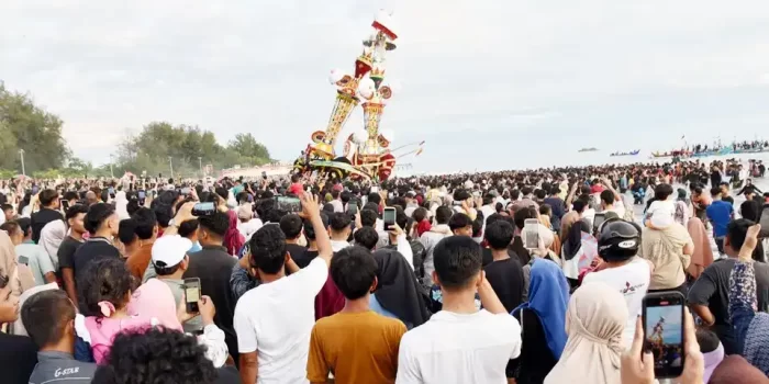dorong-sektor-pariwisata,-pemko-pariaman-optimalkan-perayaan-budaya-hoyak-tabuik-2026